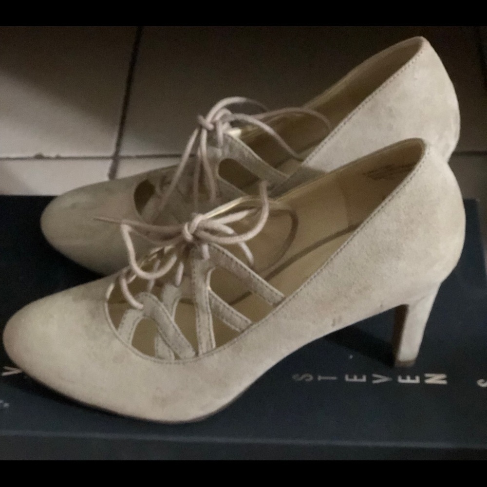 Kelly & Katie tan/nude heels - Picture 2 of 4